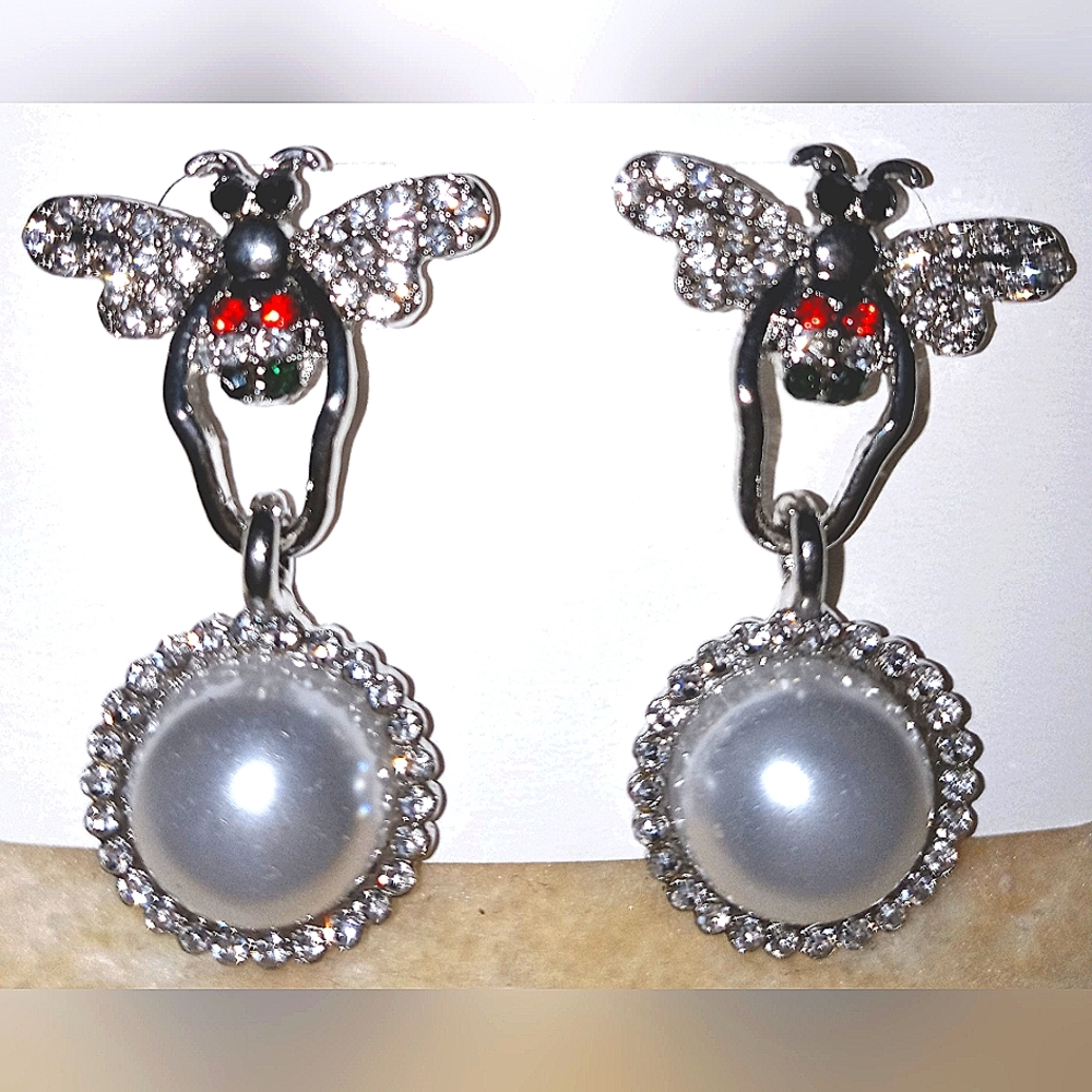 Bug earrings with faux pearl